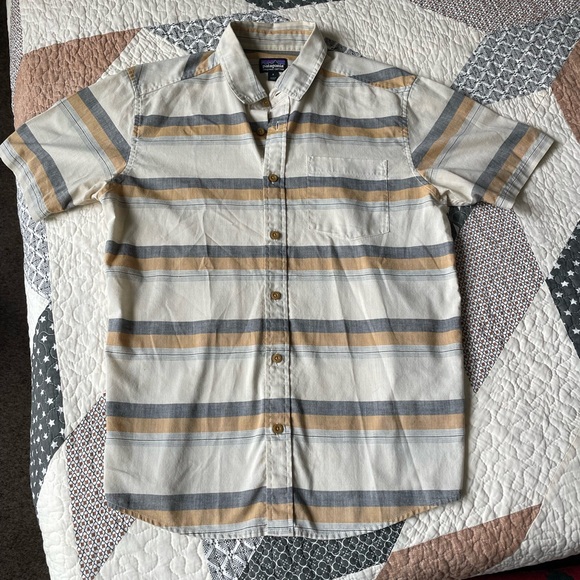 Patagonia short sleeve button down - Picture 1 of 5